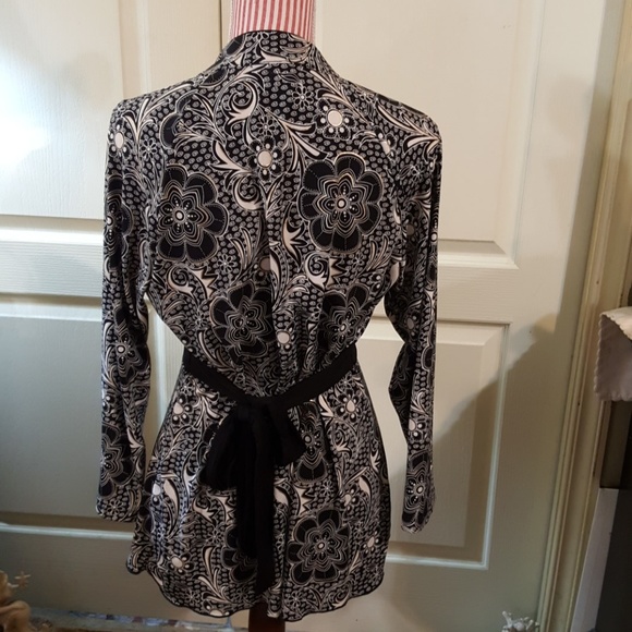 New Directions Blouse/Top. Size Large. - Picture 4 of 8